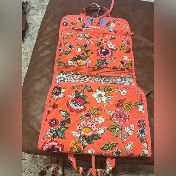 NWOT Vera Bradley Hanging travel Organizer in Coral Floral. Cosmetic bag w/ hook - Picture 3 of 7